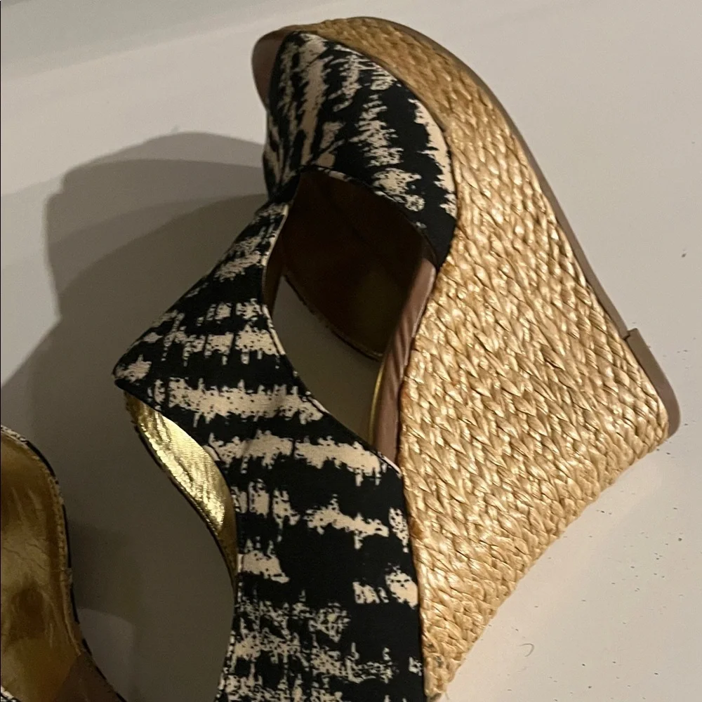 Seychelles Black and‎ Cream Wedges